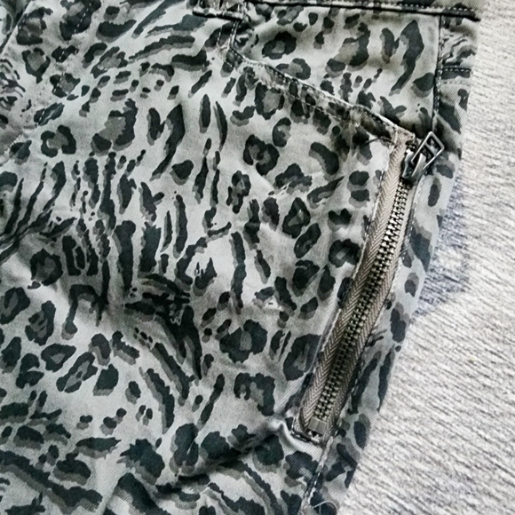 Democracy Ab Technology Pants – Leopard Print Stretch Skinny, Size 8 - Picture 4 of 5